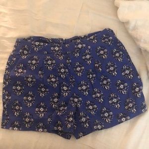 High-waisted cotton/linen blend shorts